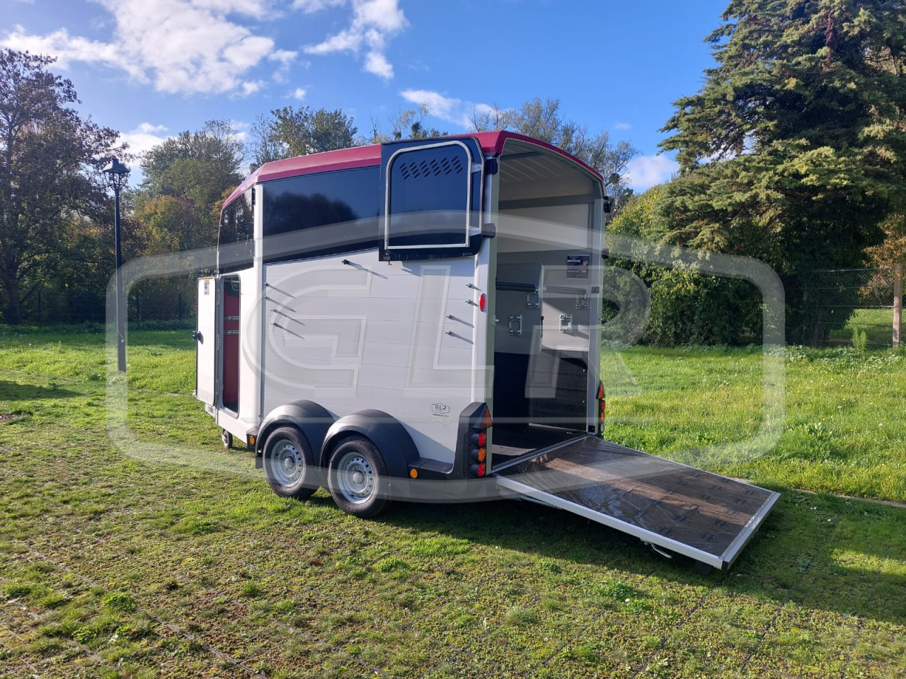 VAN IFOR WILLIAMS NEUF  – HBX 511 –  2 PLACES GRAND CHEVAUX