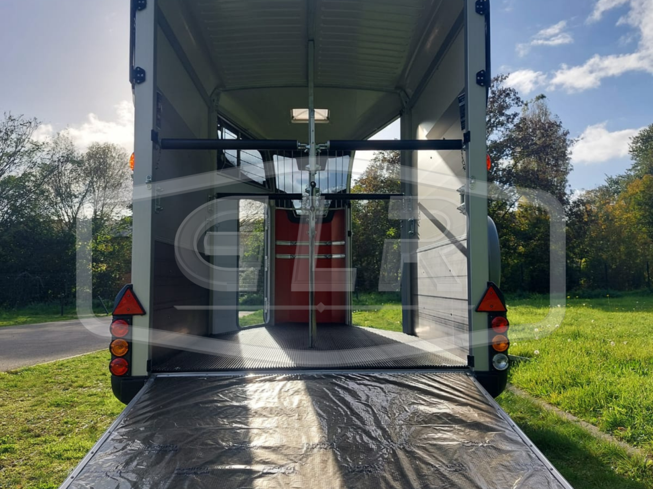 VAN IFOR WILLIAMS NEUF  – HBX 511 –  2 PLACES GRAND CHEVAUX