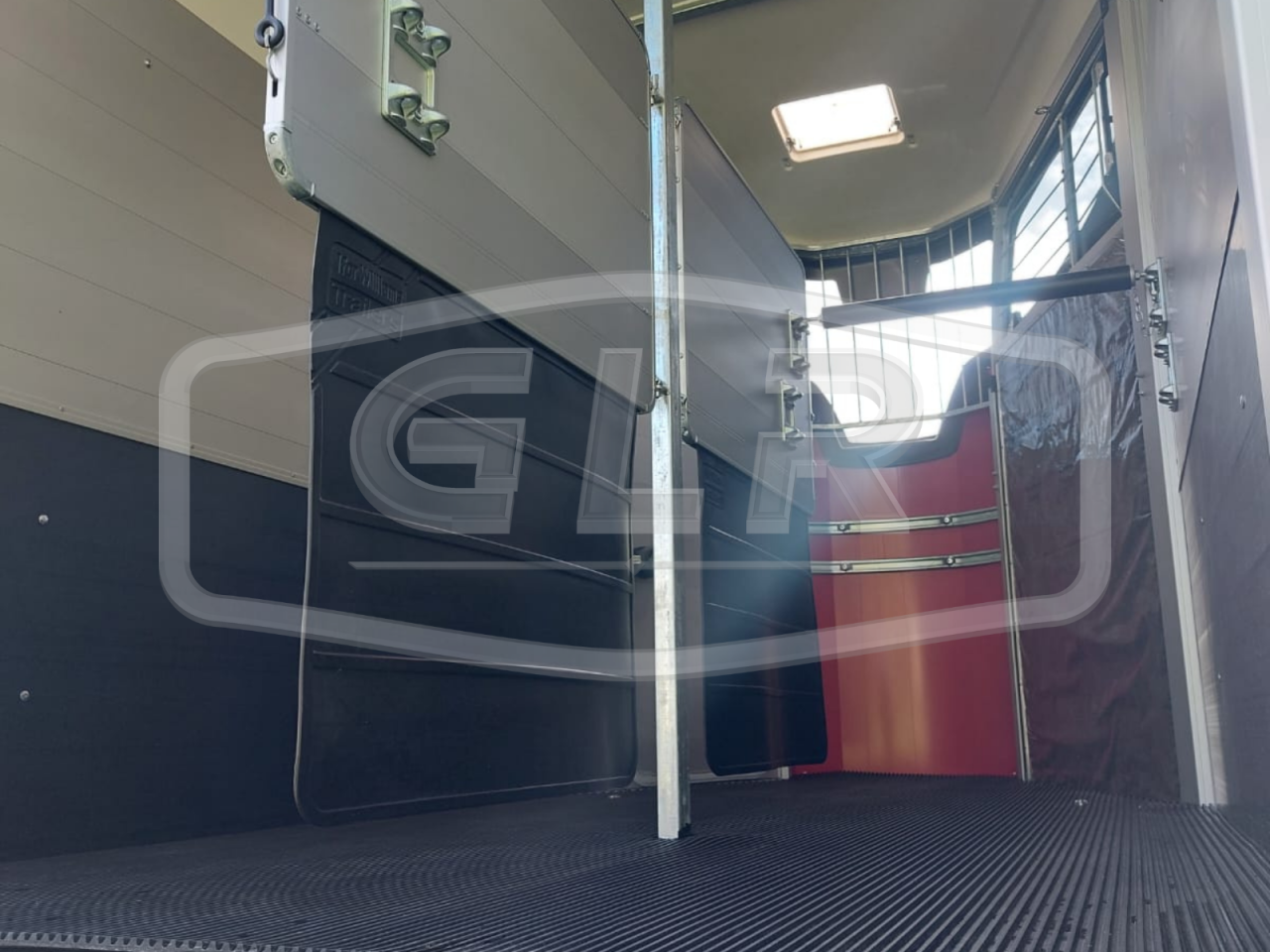 VAN IFOR WILLIAMS NEUF  – HBX 511 –  2 PLACES GRAND CHEVAUX