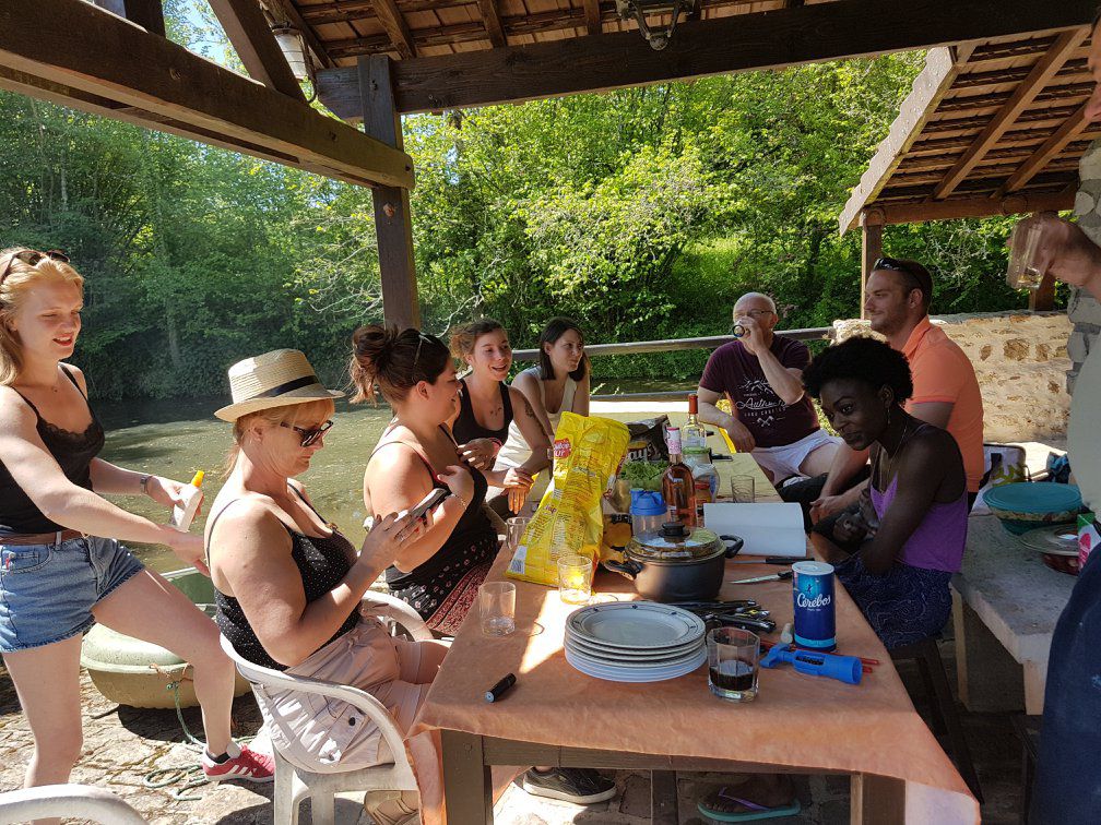 77 - Sainte Avoye-Ecurie propri&eacute;taires - 12 boxes