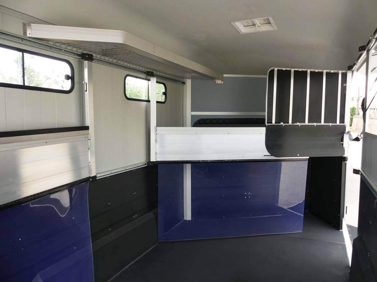 VAN CHEVAL LIBERTE NEUF – MAXI 4 - DIAGONAL / OBLIQUE – 4 PLACES