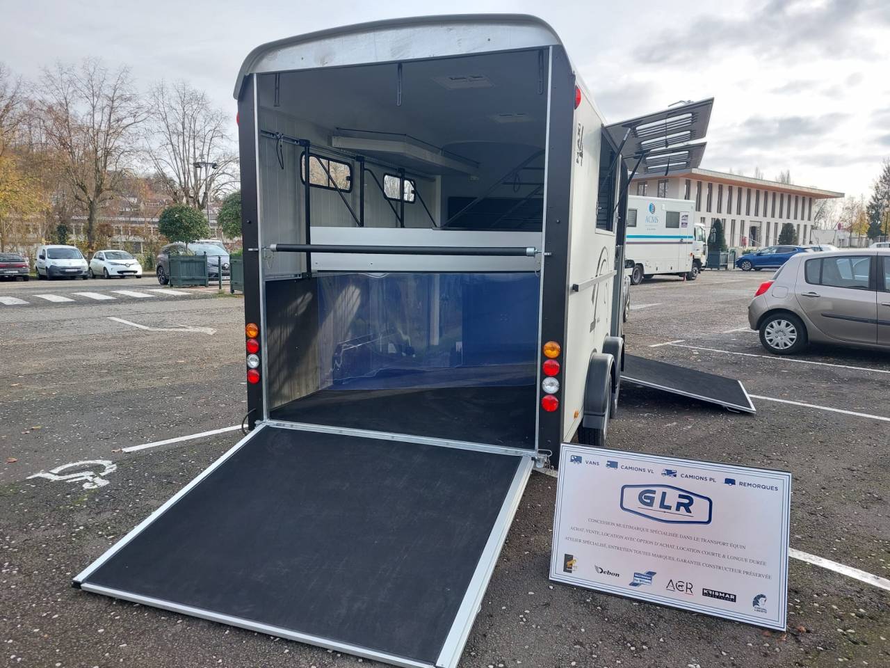 VAN CHEVAL LIBERTE NEUF – MAXI 4 - DIAGONAL / OBLIQUE – 4 PLACES