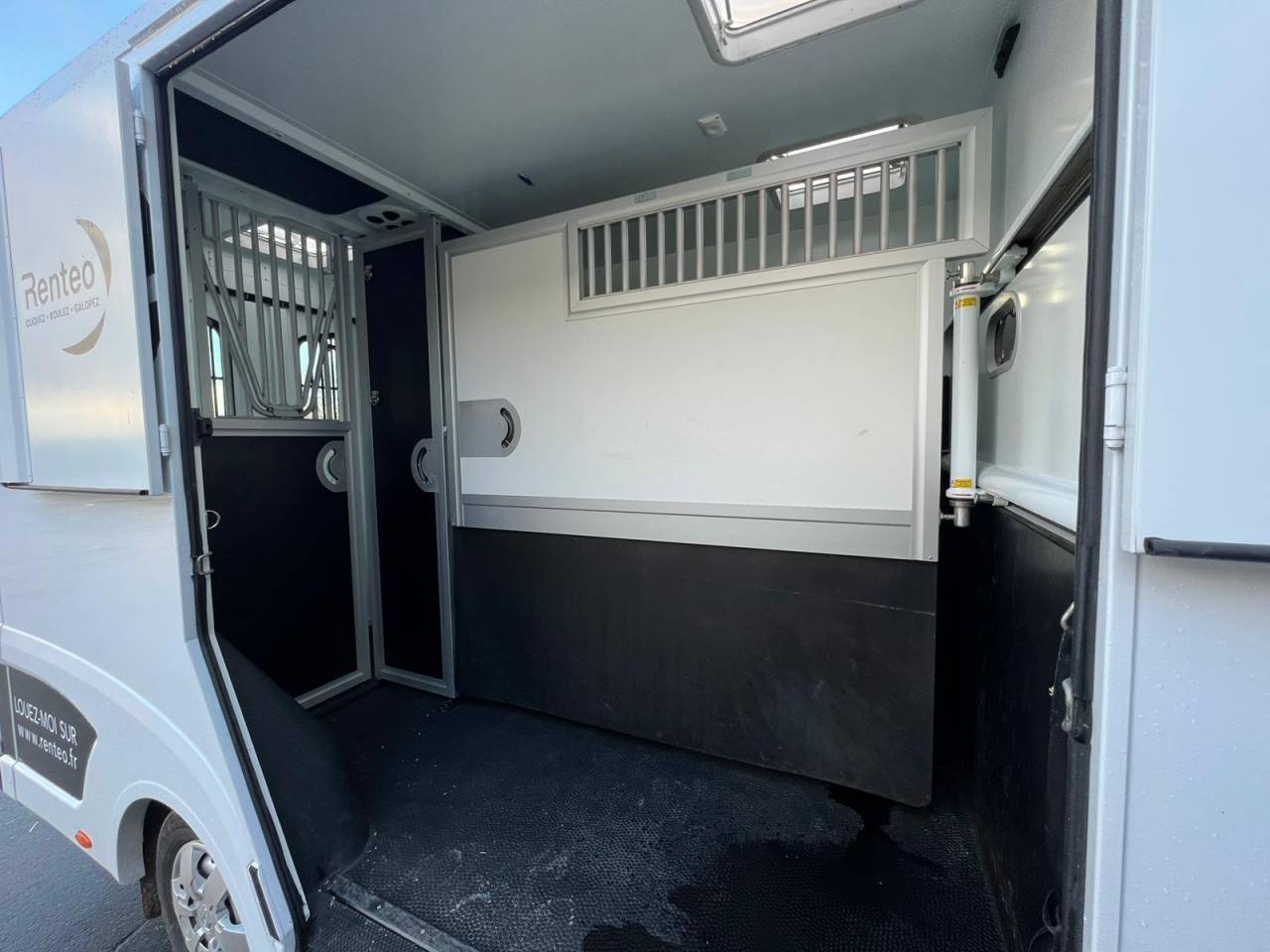 Location camion pour chevaux COUTANCES