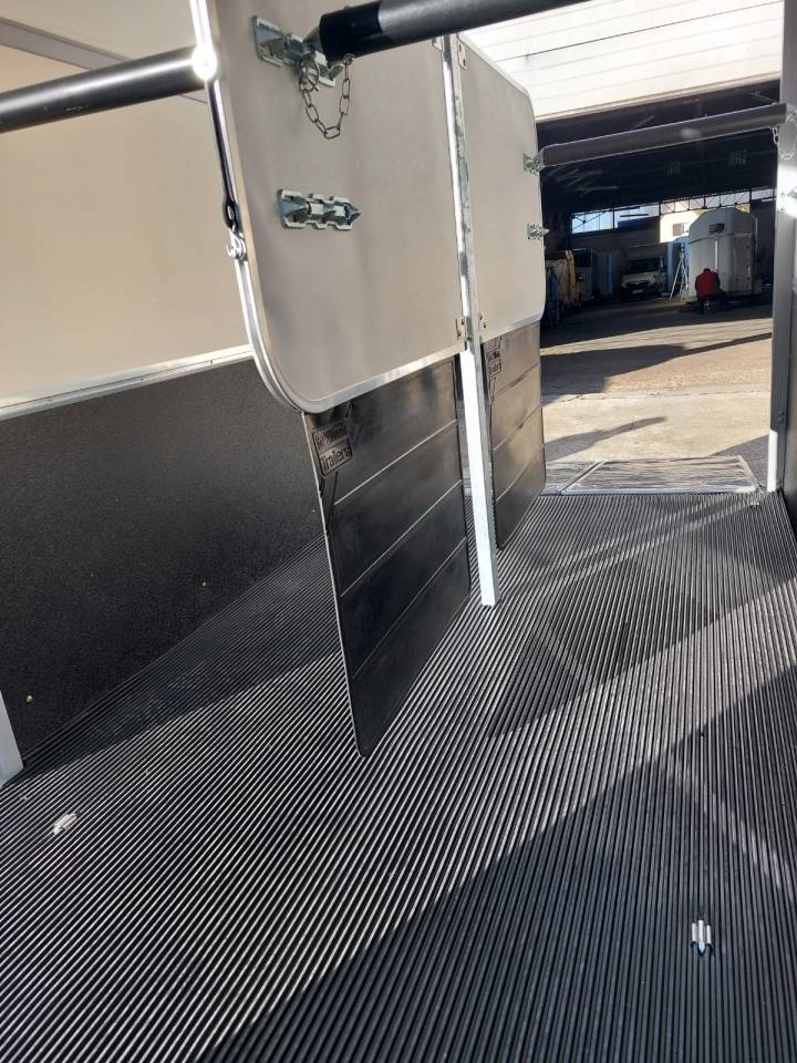 Location van 2 places