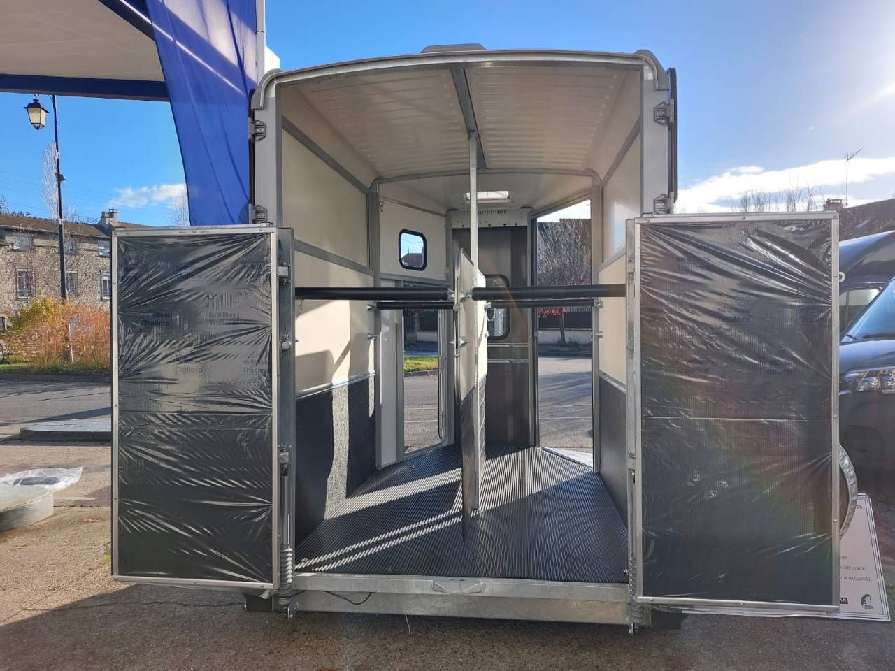 Location van 2 places