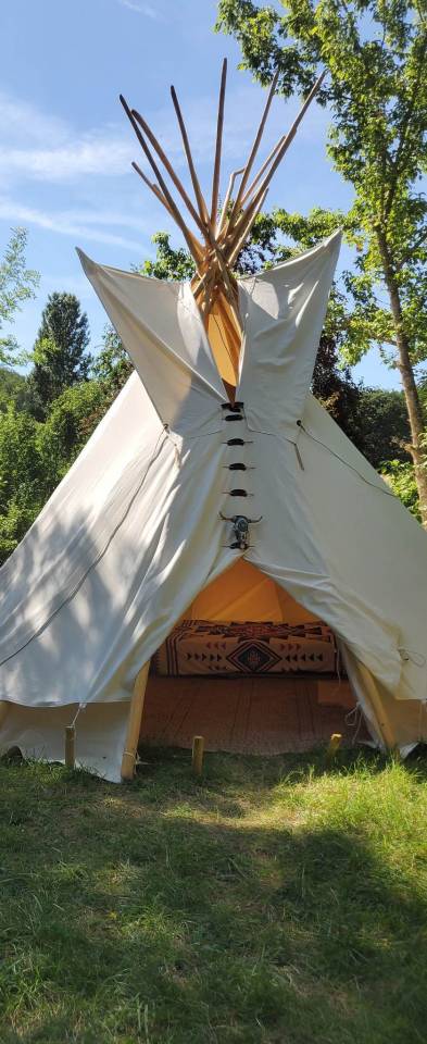 h&eacute;bergement dans un tipi avec votre cheval