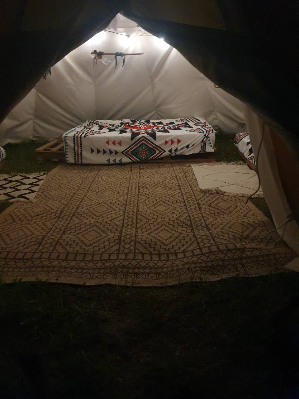 h&eacute;bergement dans un tipi avec votre cheval