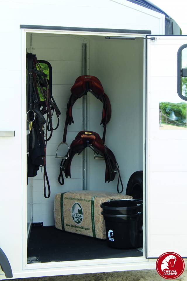 VAN CHEVAL LIBERTE NEUF - MULTIMAX - STALLE GRANDE SELLERIE AMOVIBLE - 2 PLACES