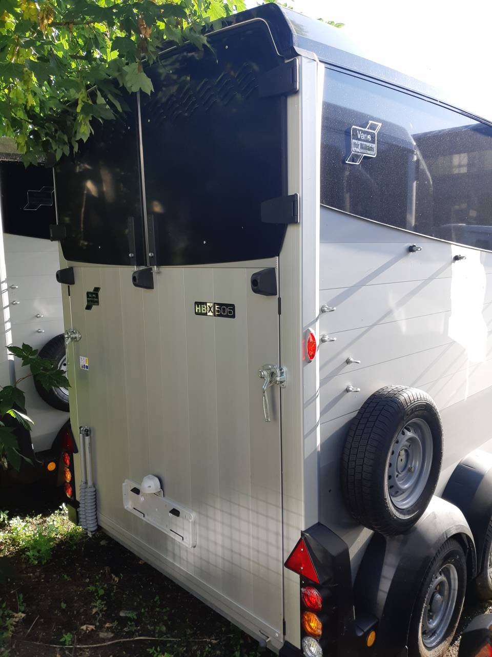 VAN IFOR WILLIAMS NEUF – HBX 506 CASIER SELLERIE – 2 PLACES