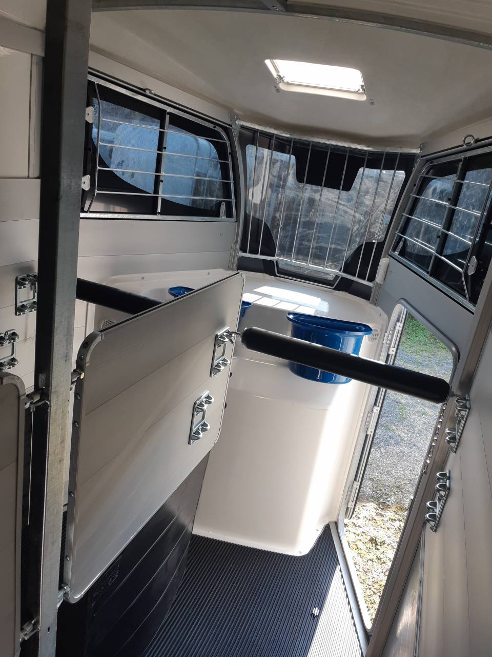 VAN IFOR WILLIAMS NEUF – HBX 506 CASIER SELLERIE – 2 PLACES