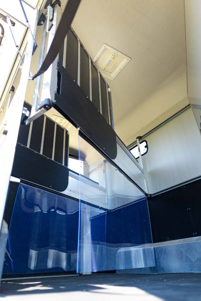 VAN CHEVAL LIBERTE NEUF  – MAXI 3 – CHARGEMENT OBLIQUE – 3 PLACES