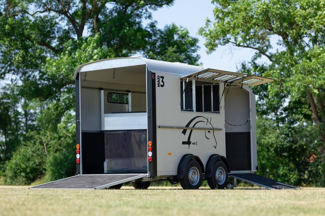 VAN CHEVAL LIBERTE NEUF  – MAXI 3 – CHARGEMENT OBLIQUE – 3 PLACES