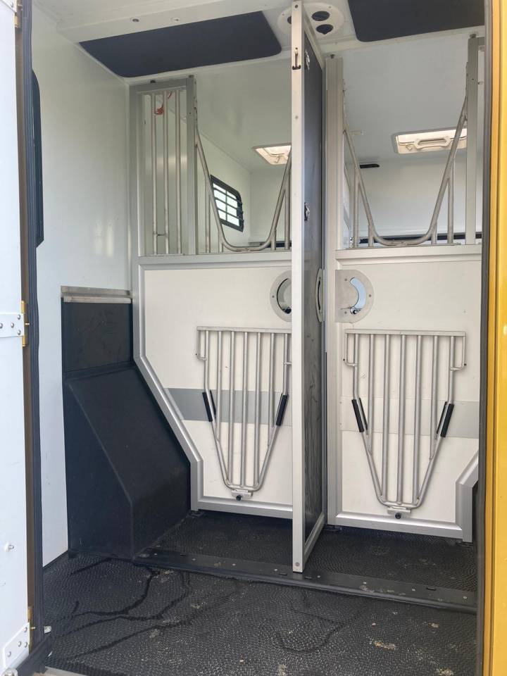 Location camion pour chevaux secteur VANNES