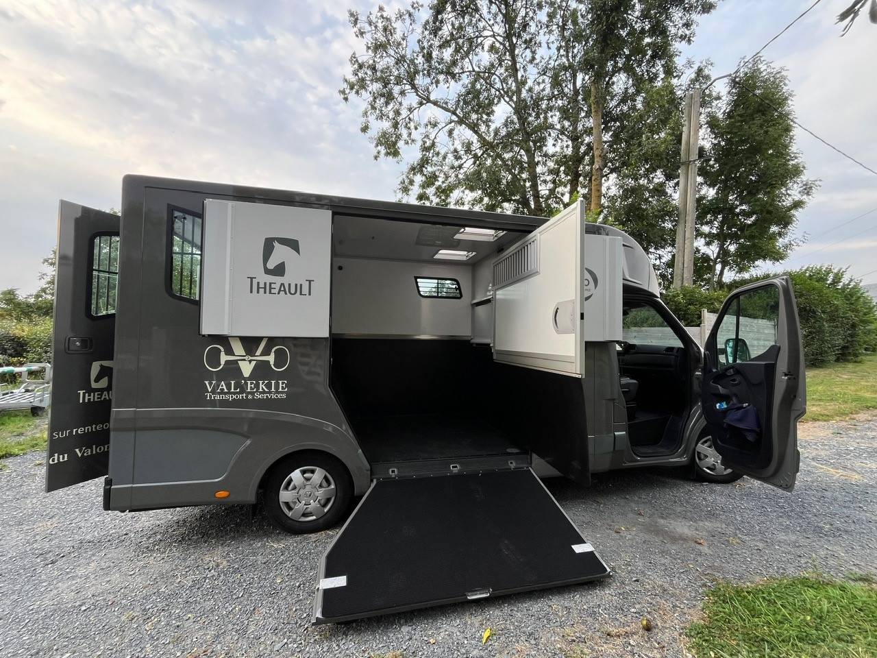 Location camion pour chevaux proche de Lisieux