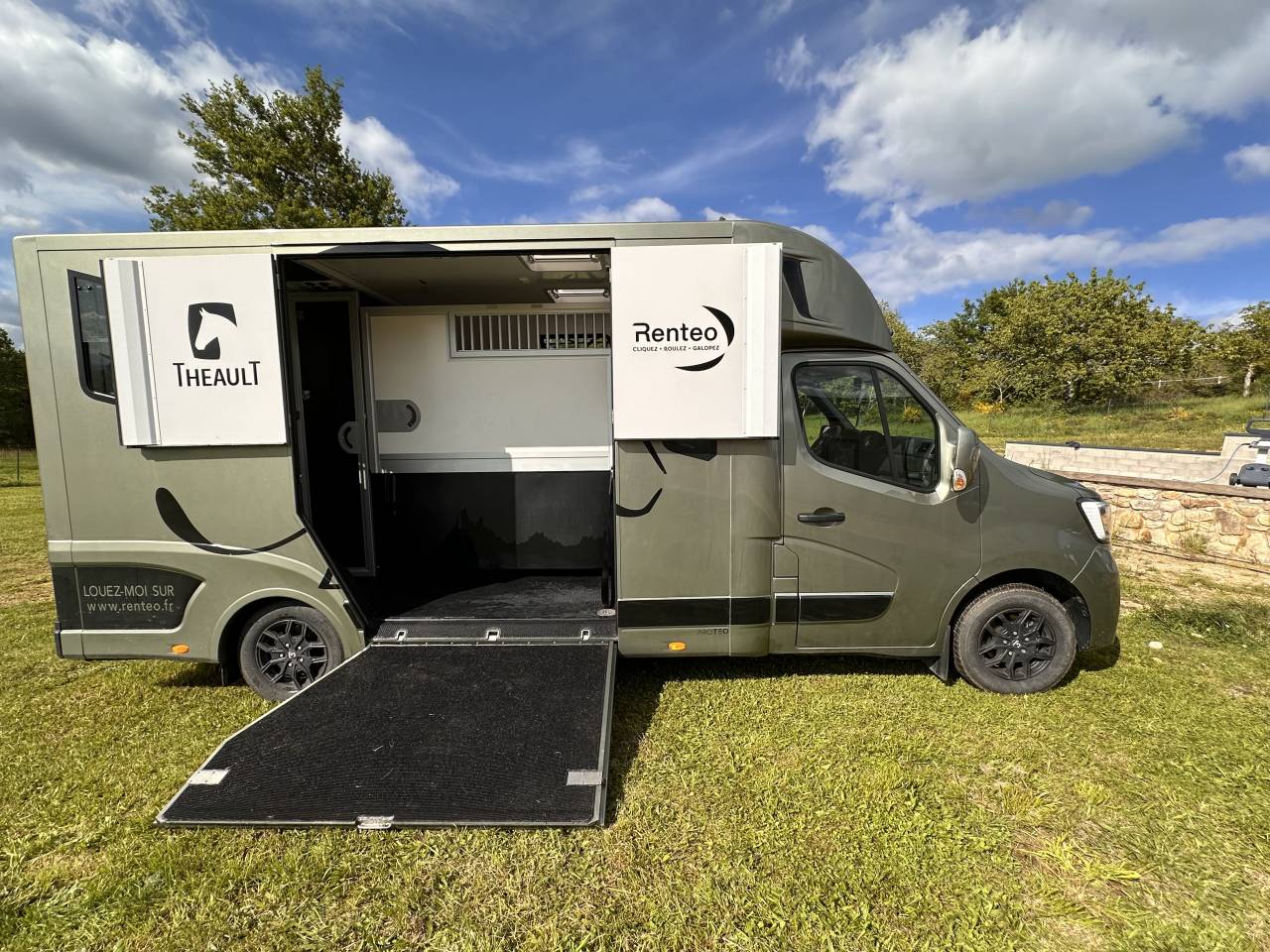 Location camion pour chevaux secteur CLERMONT FERRAND