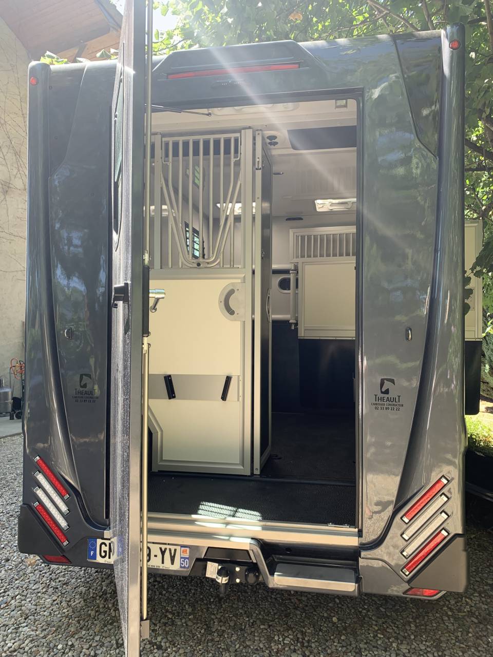 Location camion pour chevaux secteur CHAMB&Eacute;RY