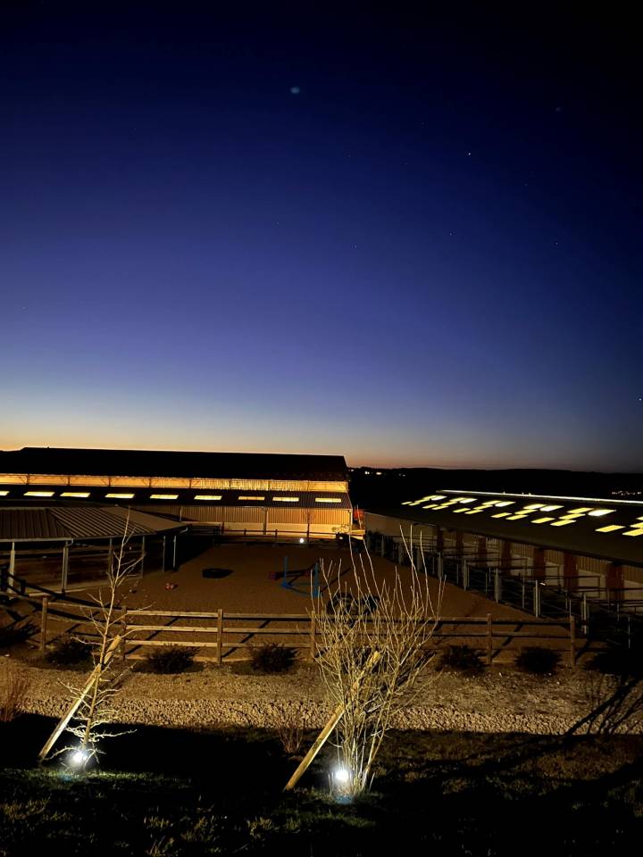 Pension chevaux - Ecurie Enon (39)