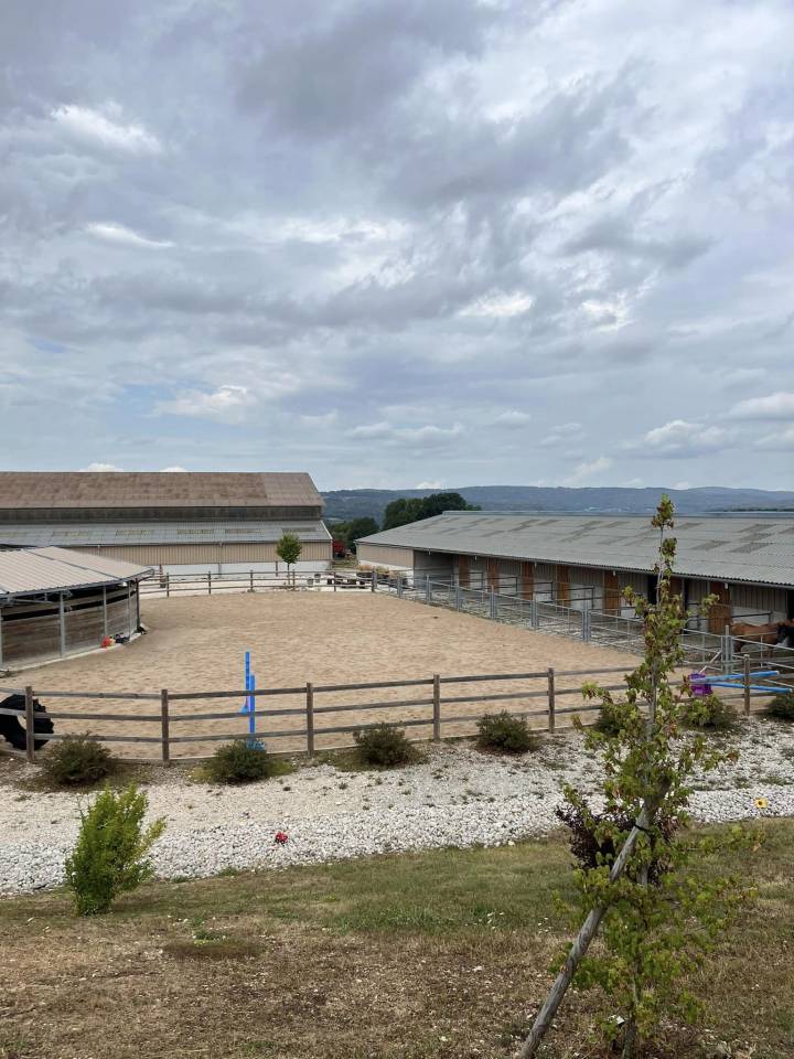 Pension chevaux - Ecurie Enon (39)
