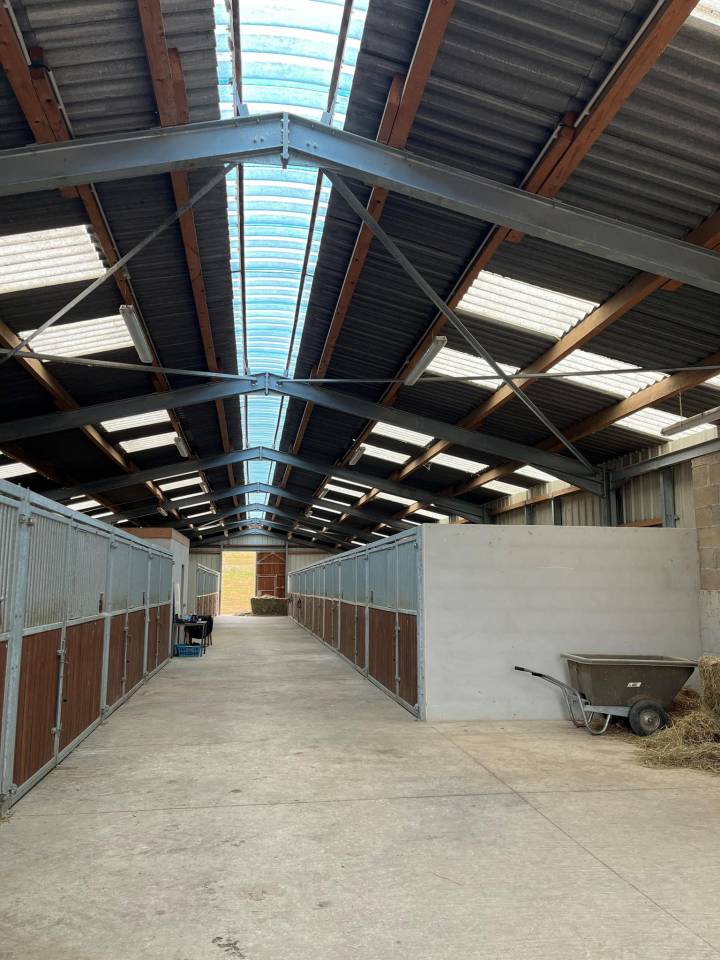 Pension chevaux - Ecurie Enon (39)