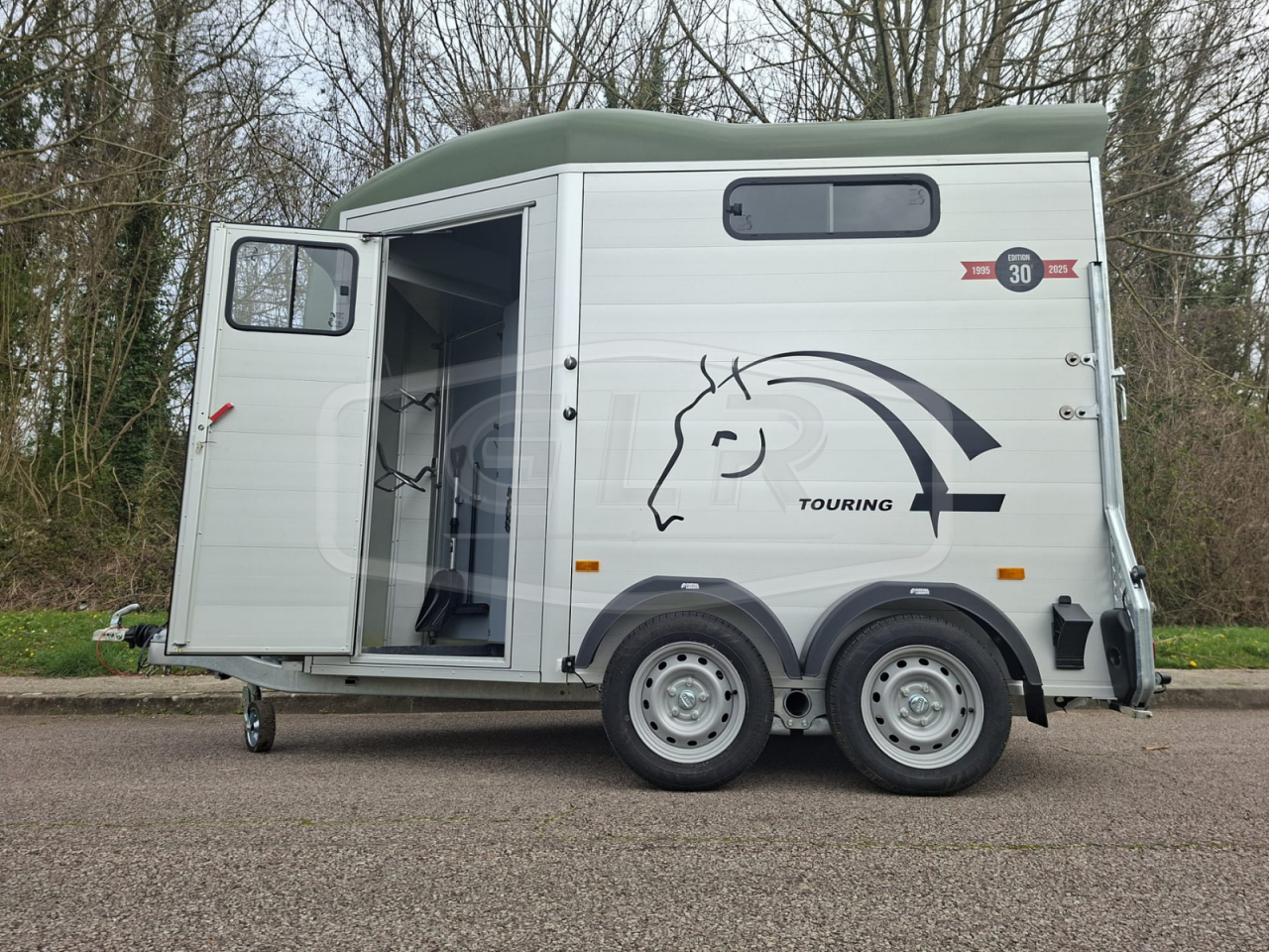 VAN CHEVAL LIBERTE NEUF &ndash; TOURING JUMPING LUXE GRANDE SELLERIE &ndash; 2 PLACES