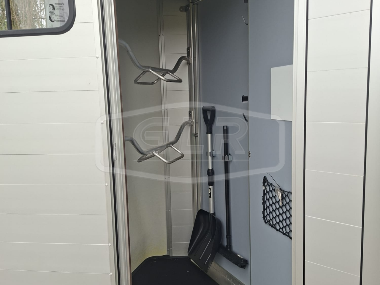 VAN CHEVAL LIBERTE NEUF &ndash; TOURING JUMPING LUXE GRANDE SELLERIE &ndash; 2 PLACES