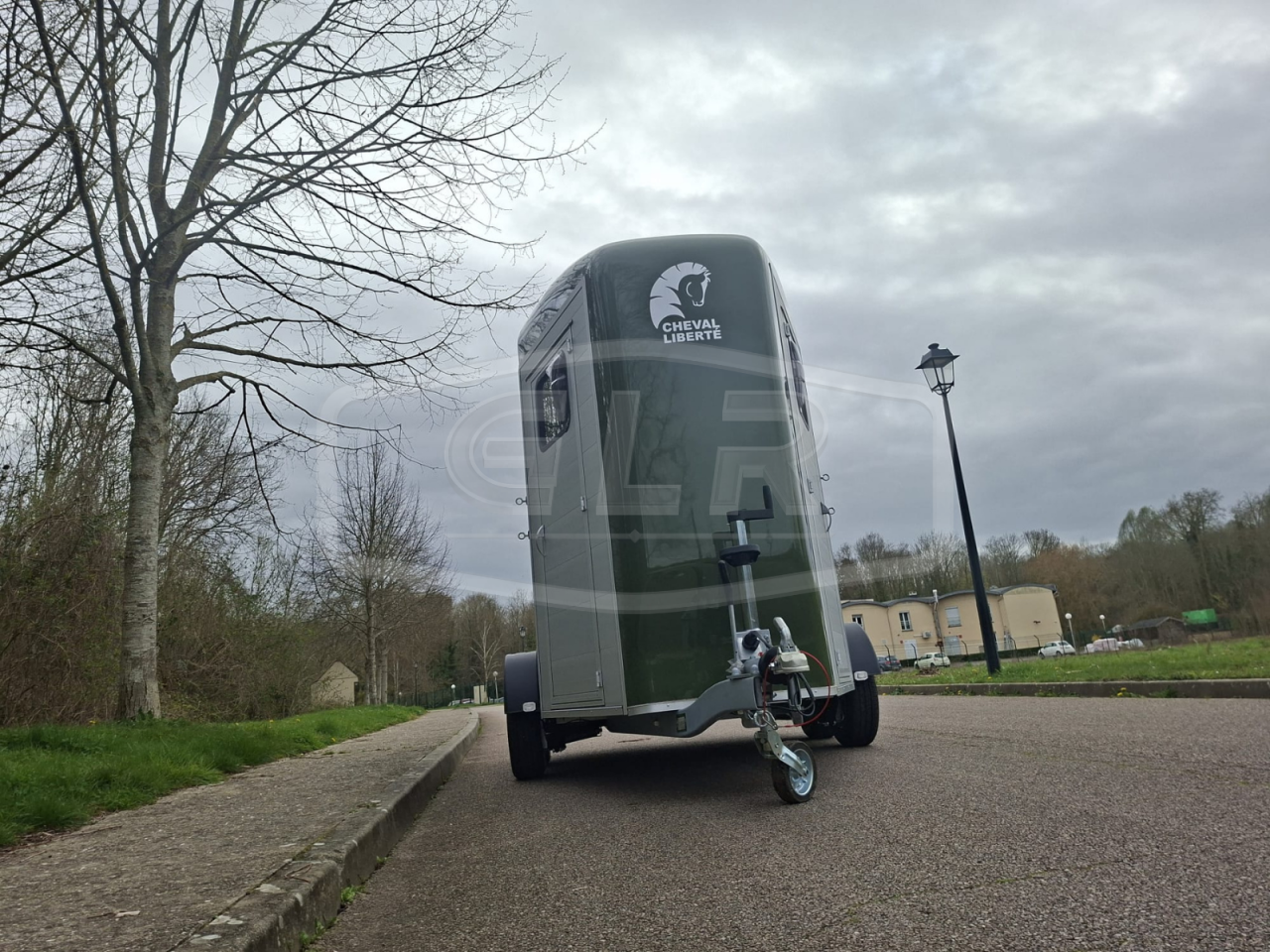 VAN CHEVAL LIBERTE NEUF &ndash; TOURING JUMPING LUXE GRANDE SELLERIE &ndash; 2 PLACES