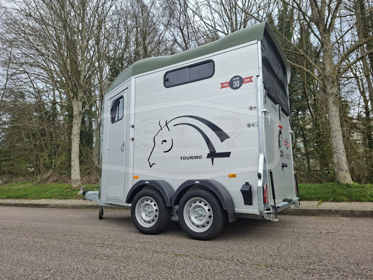 VAN CHEVAL LIBERTE NEUF &ndash; TOURING JUMPING LUXE GRANDE SELLERIE &ndash; 2 PLACES