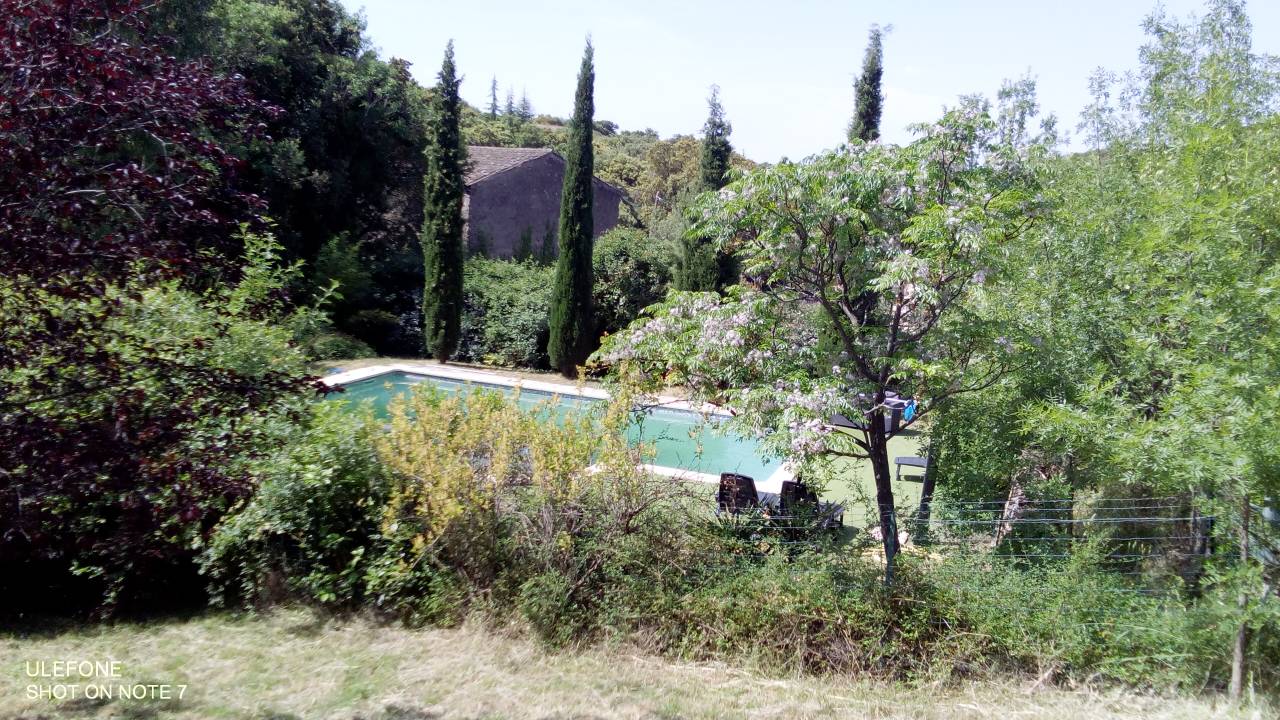 Gîte équestre 9 places avec piscine dans le sud