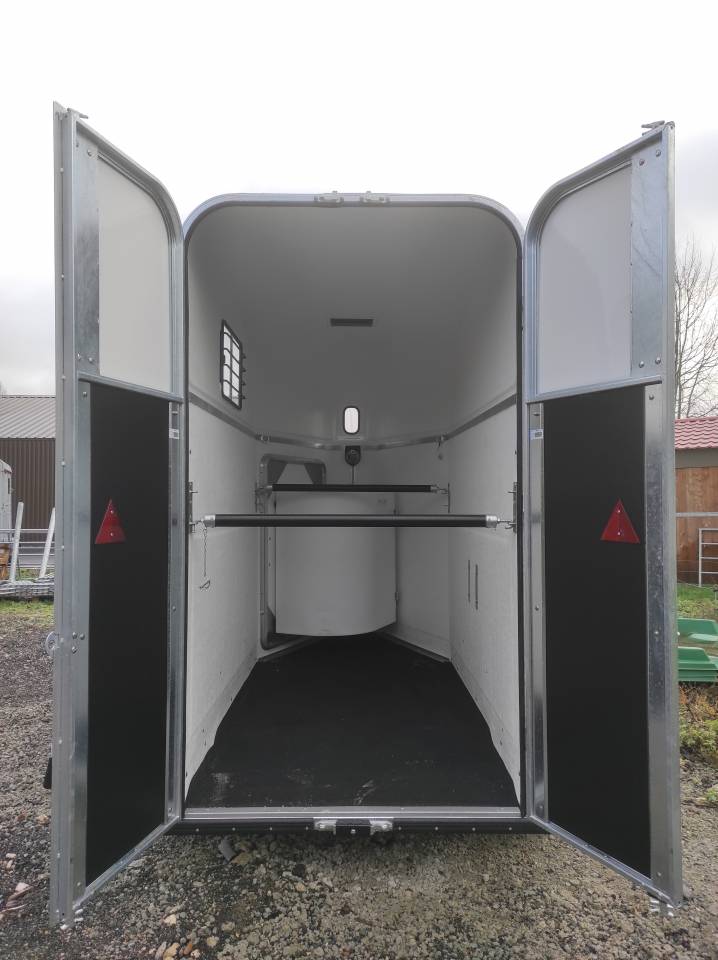 VAN NUNO ST GEORGES - FAUTRAS