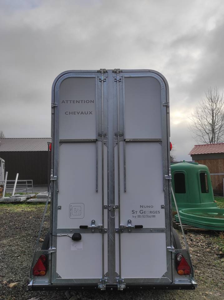 VAN NUNO ST GEORGES - FAUTRAS