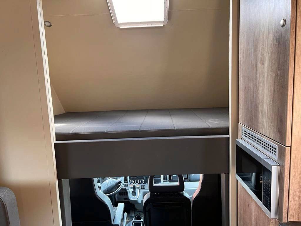 FUSO CANTER 9C18 POP OUT