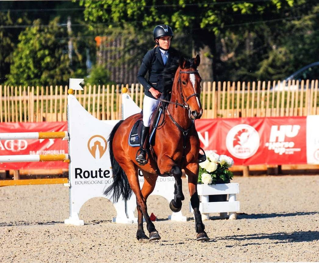 Cavalière monitrice dans l'Ain