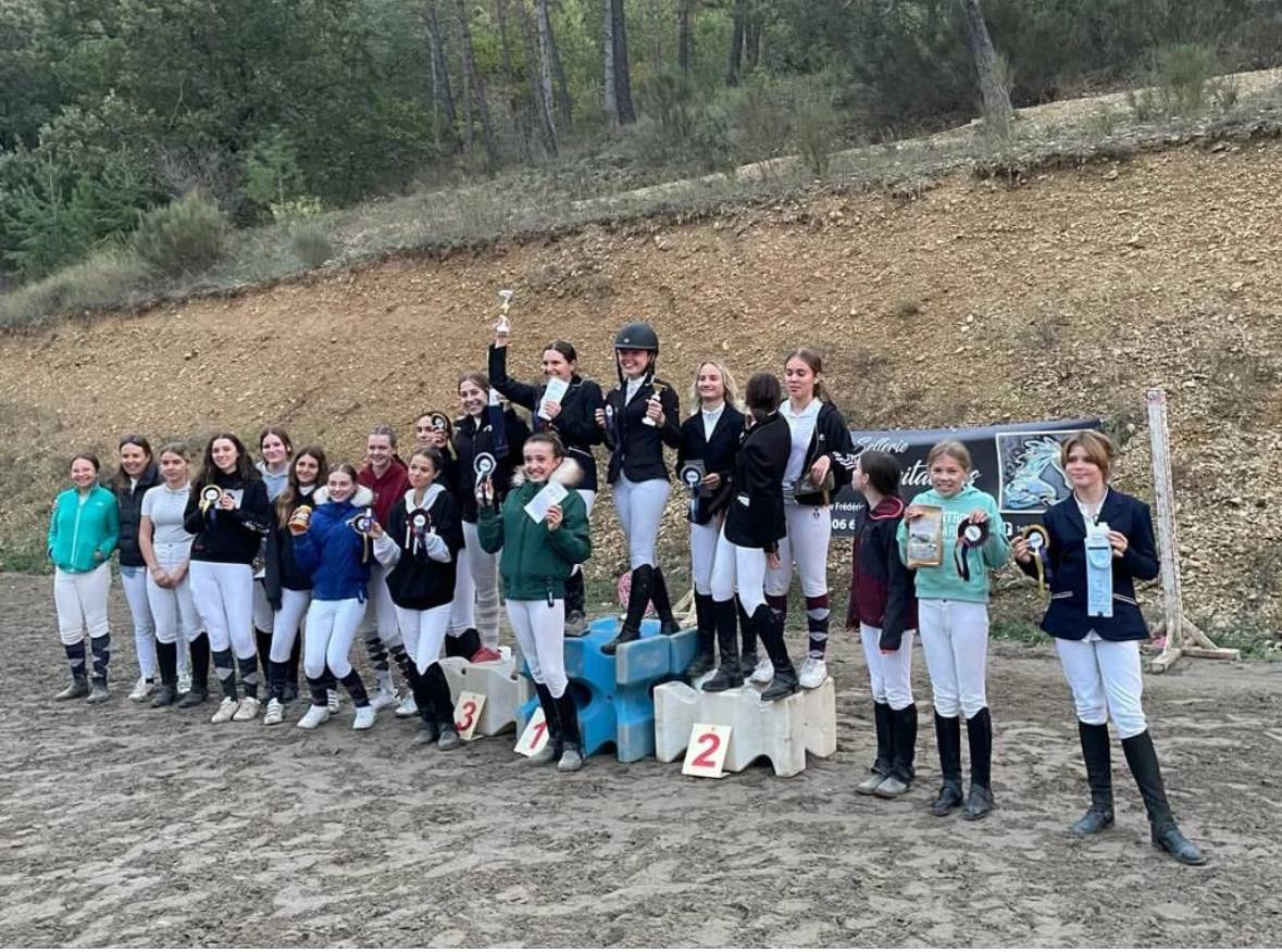 Pension cheval Gr&eacute;oux les bains (04) - CE Ch&acirc;teau Laval