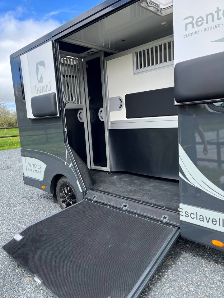 Location camion pour chevaux secteur Neufch&acirc;tel-en-Bray
