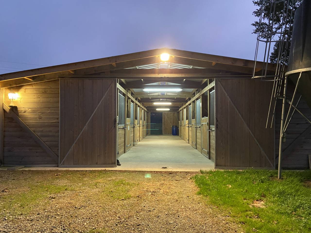 Pension chevaux - Ecurie de propri&eacute;taires de La B&eacute;guinais (35)