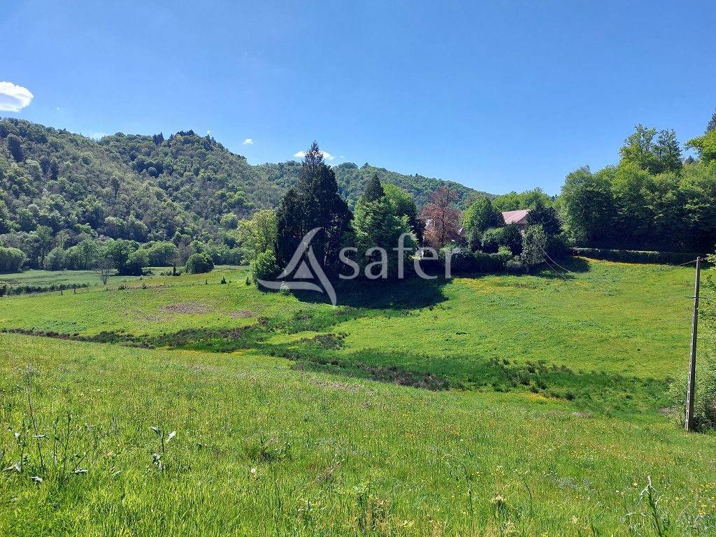 Domaine de 58 ha avec son b&acirc;ti de caract&egrave;re, &agrave; 1h30 de Clermo