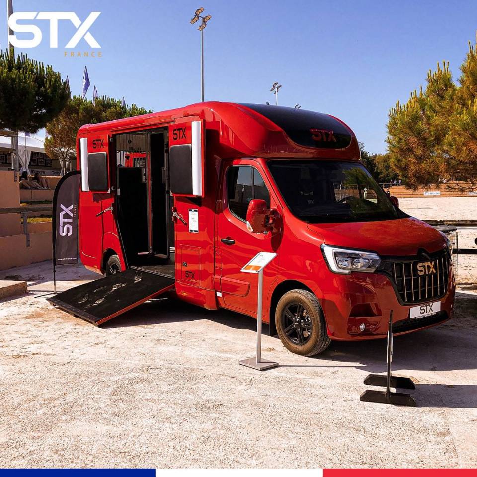 STX FRANCE - Camions chevaux