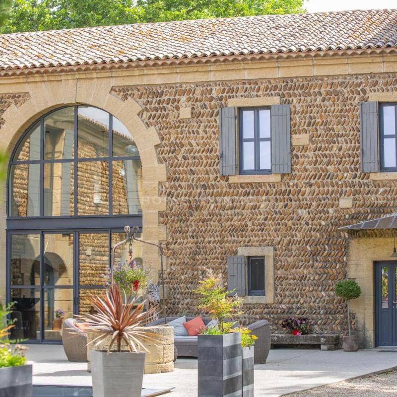 Splendide domaine proven&ccedil;al avec d&eacute;pendances &eacute;questres