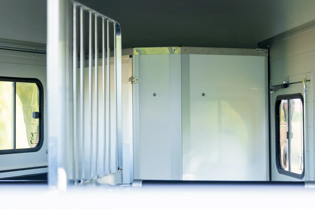 VAN CHEVAL LIBERTE NEUF – TOURING COUNTRY XL AVEC SELLERIE – 2 PL 