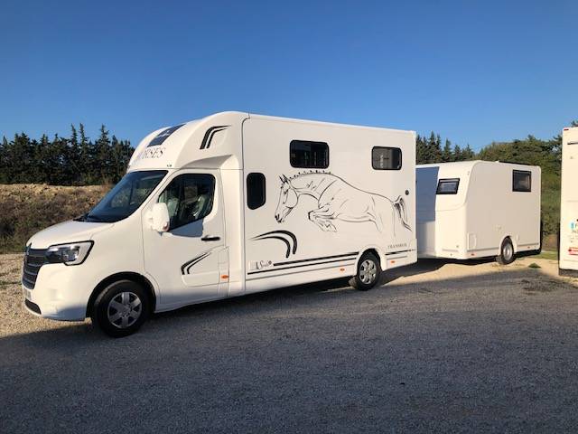 caravanes aménagées Sporting 2 et 4... .