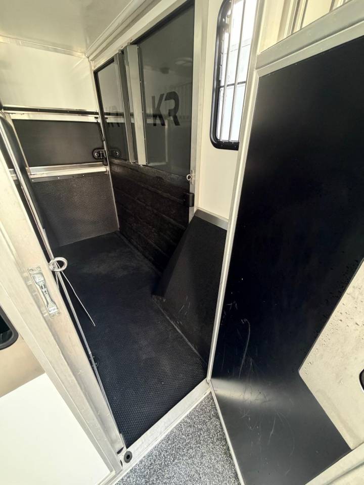 RENAULT MASTER 165CV – 5places – KRISMAR STALLE – OCCASION