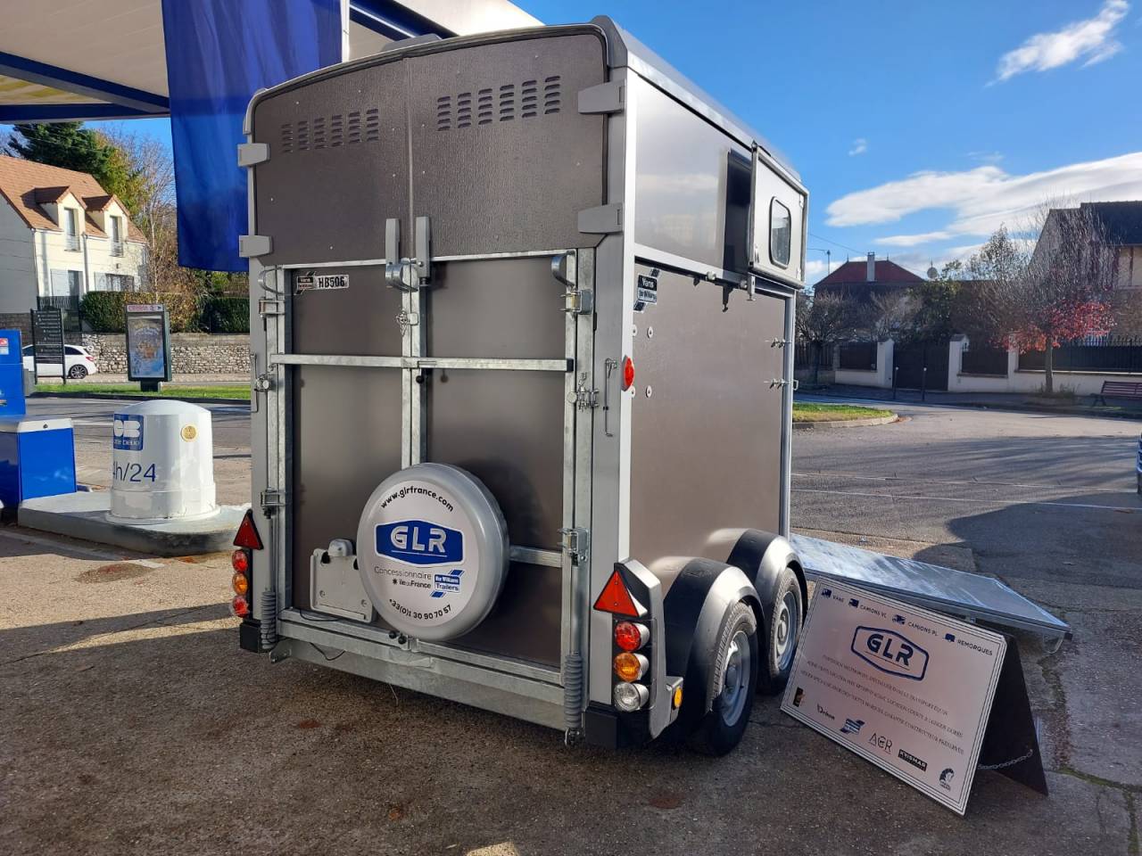 VAN IFOR WILLIAMS NEUF  – HB 506 PONT PORTE ARRIERE   – 2 PLACES