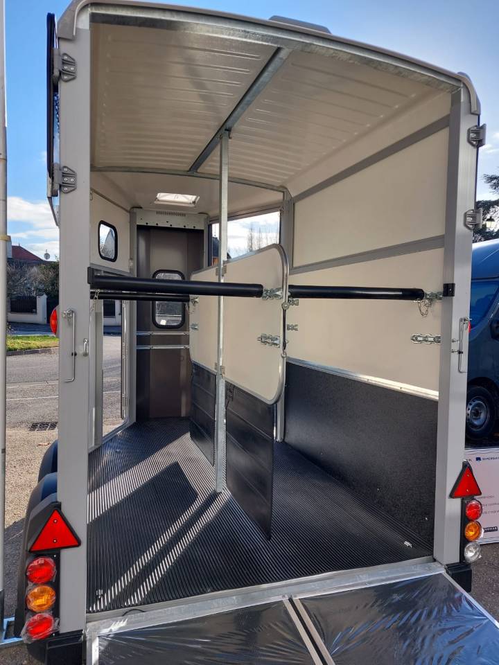 VAN IFOR WILLIAMS NEUF  – HB 506 PONT PORTE ARRIERE   – 2 PLACES