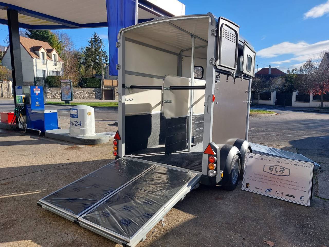 VAN IFOR WILLIAMS NEUF  – HB 506 PONT PORTE ARRIERE   – 2 PLACES