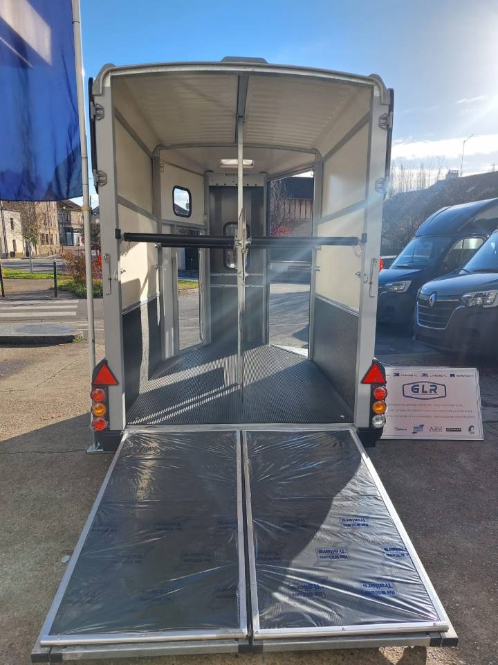 VAN IFOR WILLIAMS NEUF  – HB 506 PONT PORTE ARRIERE   – 2 PLACES