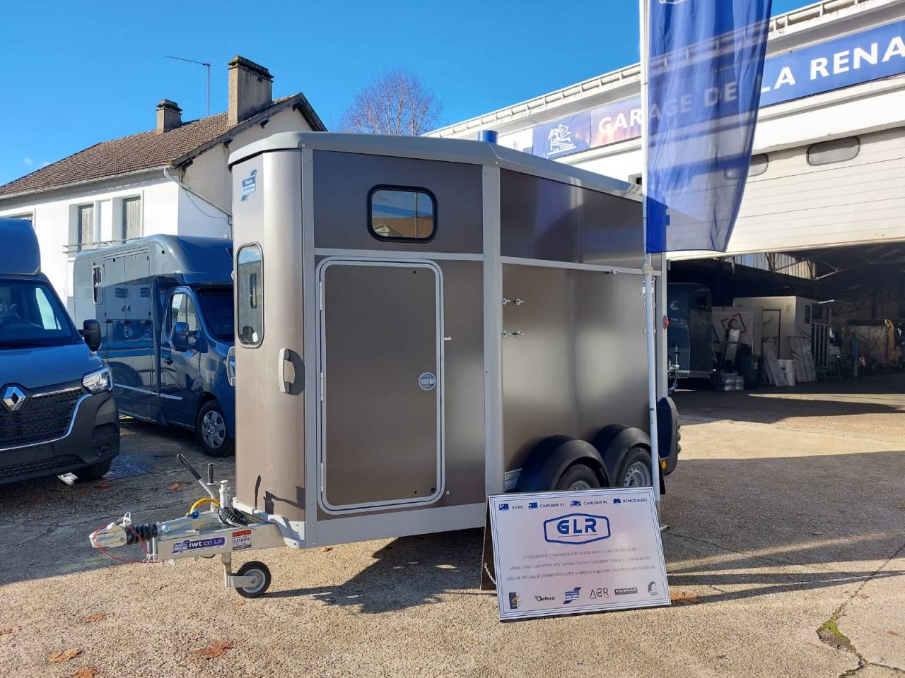 VAN IFOR WILLIAMS NEUF  – HB 506 PONT PORTE ARRIERE   – 2 PLACES