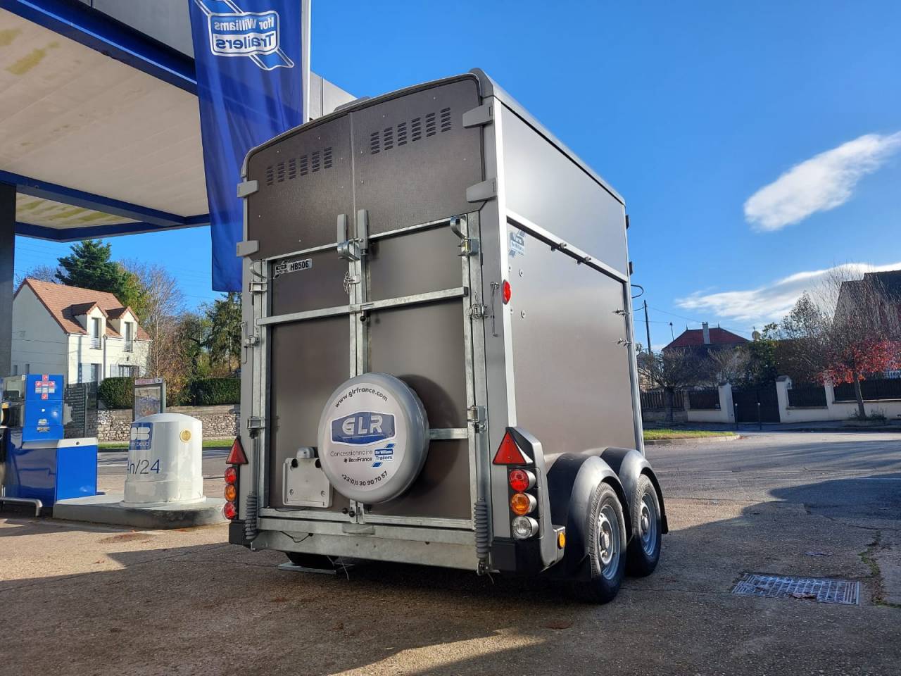 VAN IFOR WILLIAMS NEUF  – HB 506 PONT PORTE ARRIERE   – 2 PLACES