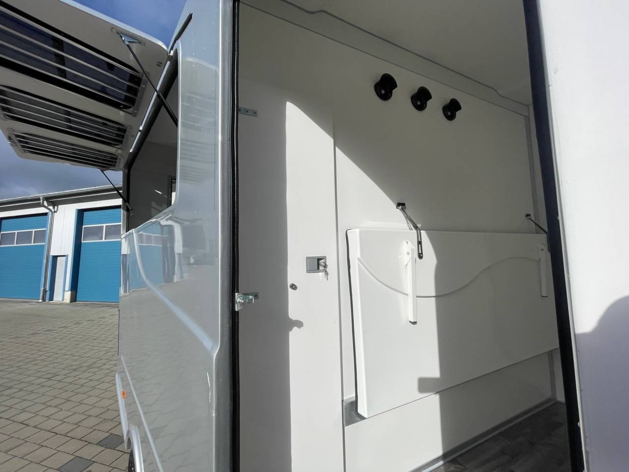 REMORQUE ANKA 3 CHEVAUX & SELLERIE