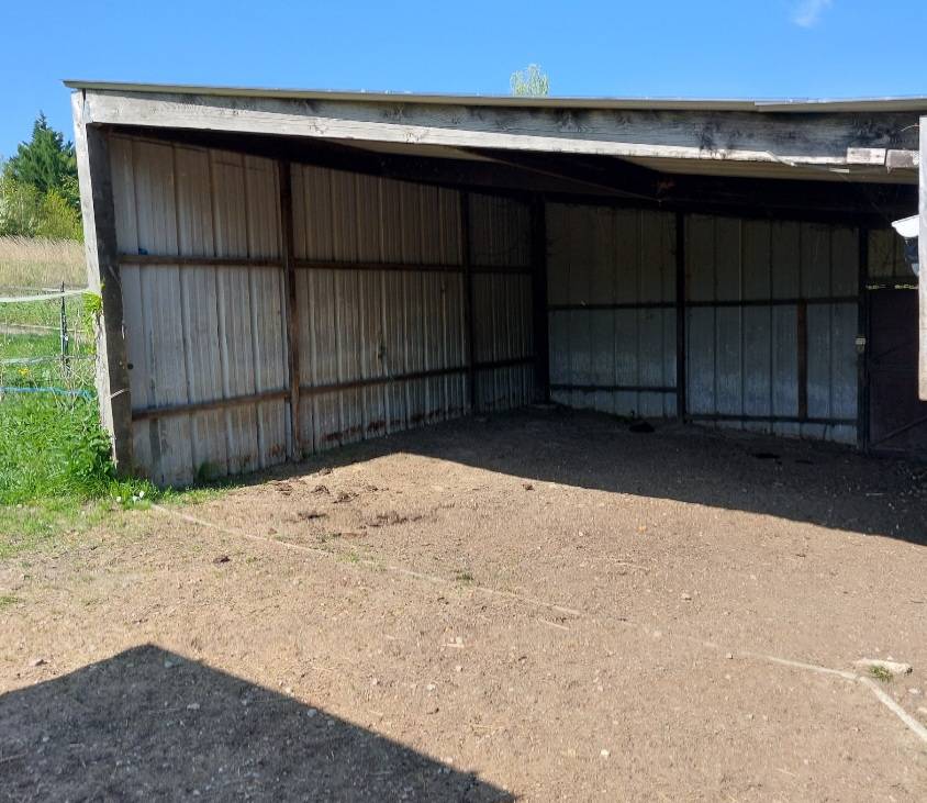 Pension pr&eacute; avec 3 abris &agrave; Orgeval (78)