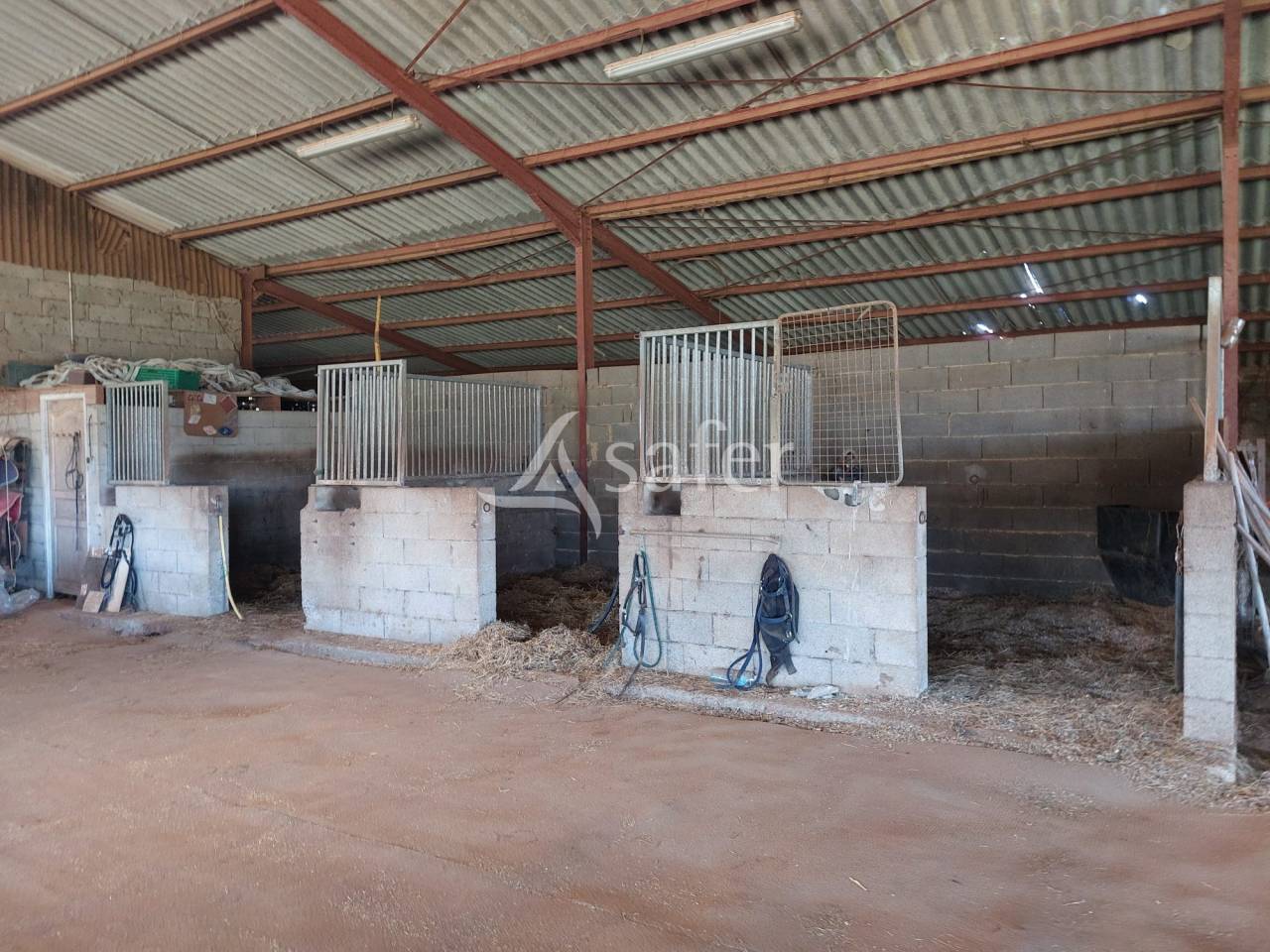 Belle propriété bâtie sur 18ha de prés et bois en Périgord